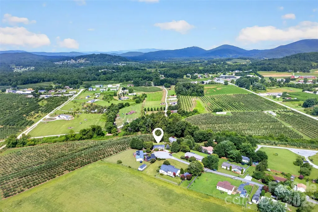 26 Sweet Briar Path Way Hendersonville NC 28792