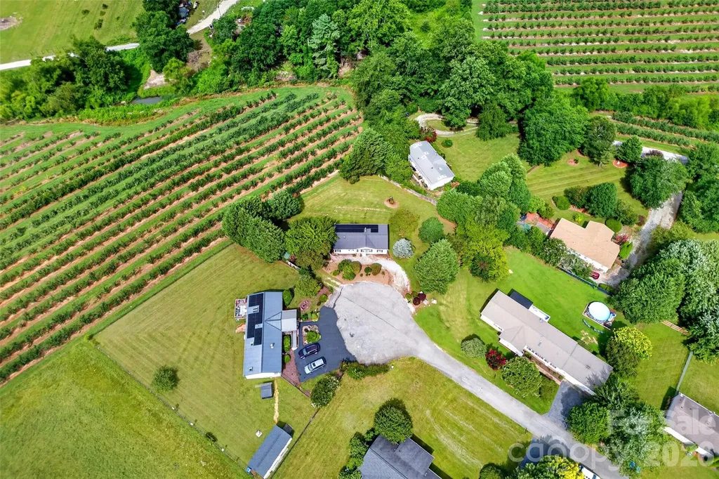 26 Sweet Briar Path Way Hendersonville NC 28792