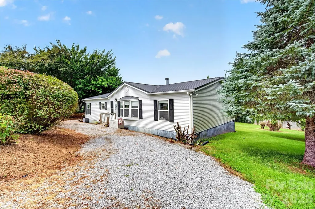 26 Sweet Briar Path Way Hendersonville NC 28792