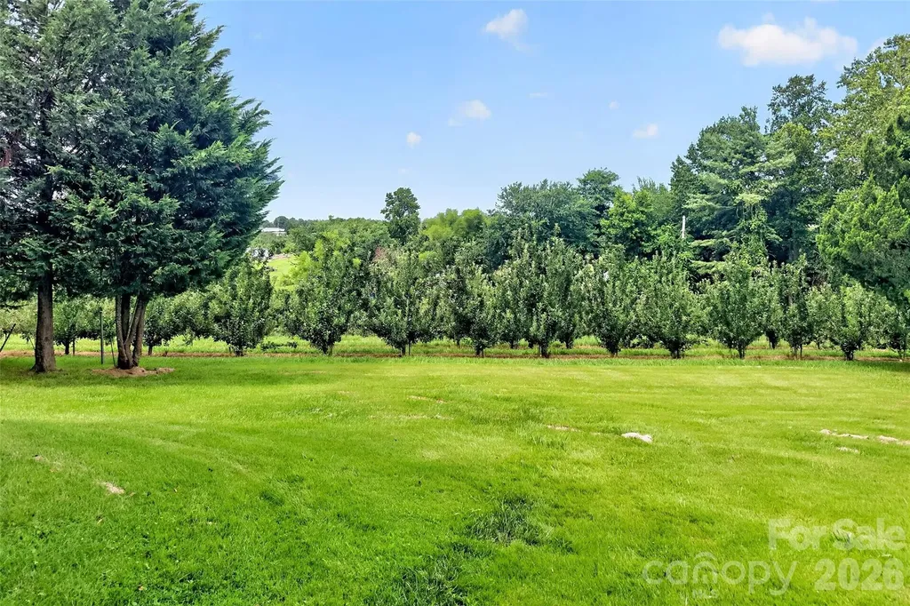 26 Sweet Briar Path Way Hendersonville NC 28792