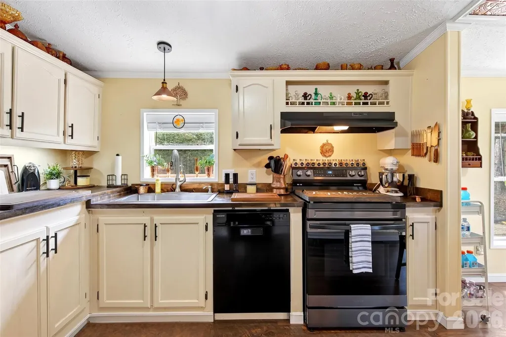 26 Sweet Briar Path Way Hendersonville NC 28792