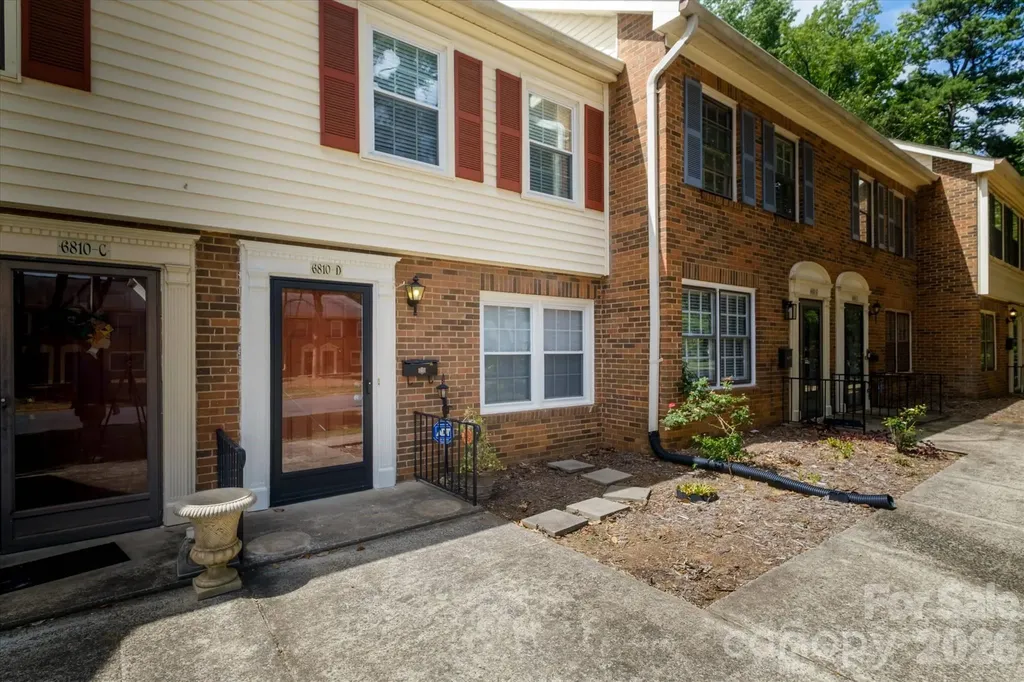 6810 Farmingdale Drive Charlotte NC 28212