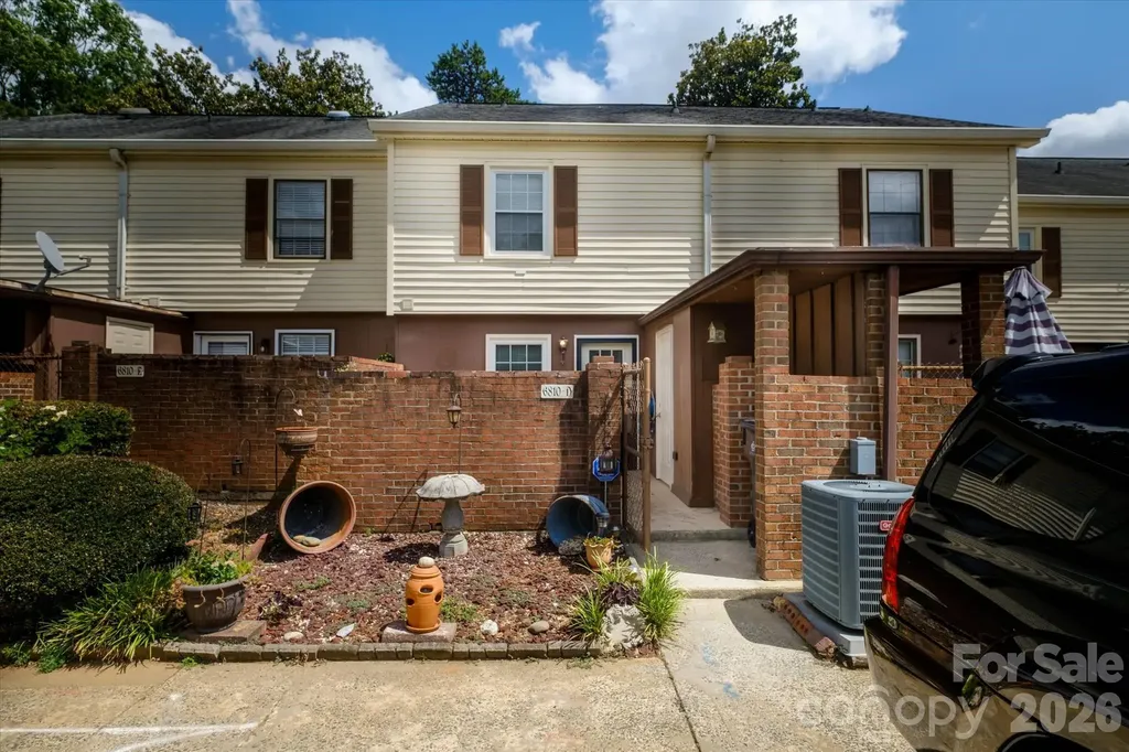 6810 Farmingdale Drive Charlotte NC 28212