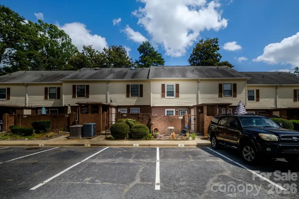 6810 Farmingdale Drive Charlotte NC 28212