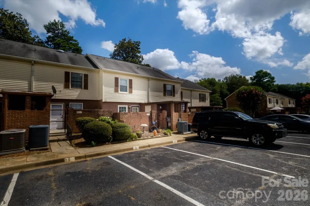 6810 Farmingdale Drive Charlotte NC 28212