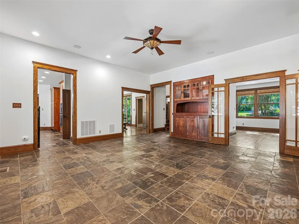1606 Olmsted Drive Asheville NC 28803