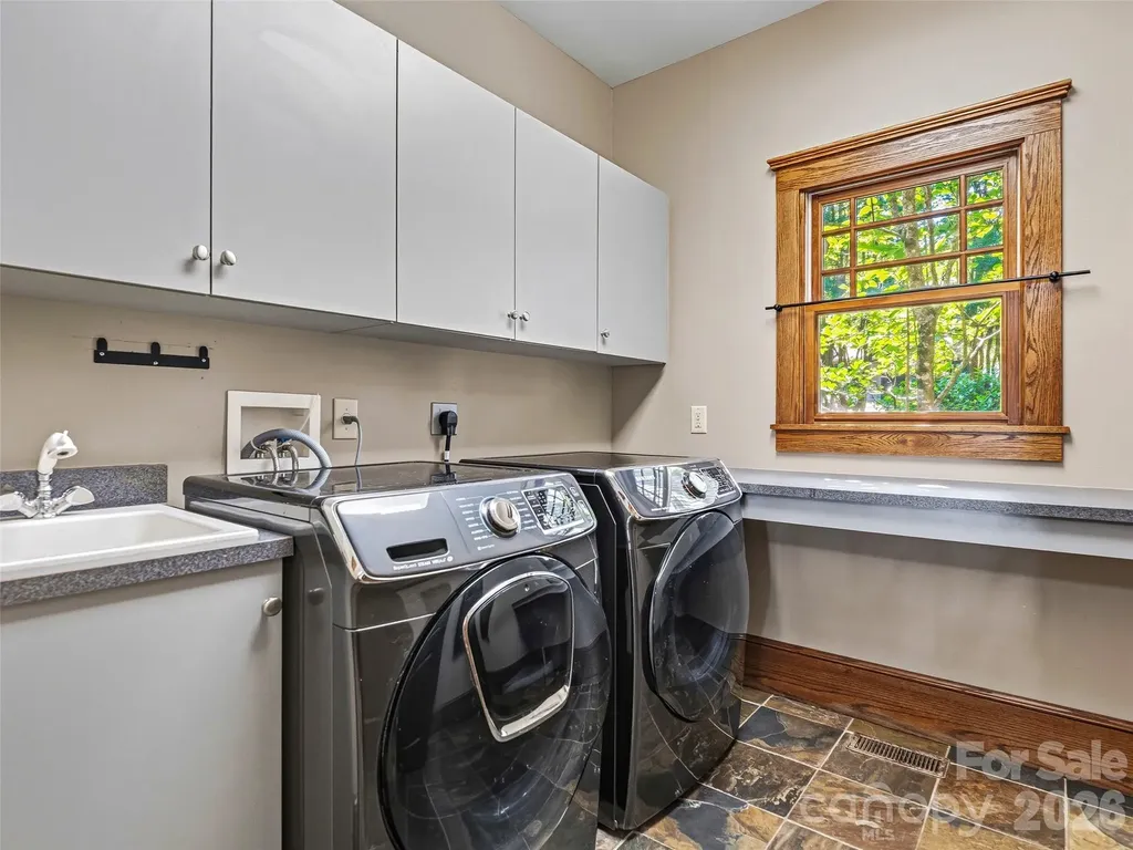 1606 Olmsted Drive Asheville NC 28803