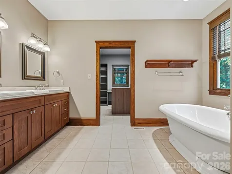 1606 Olmsted Drive Asheville NC 28803