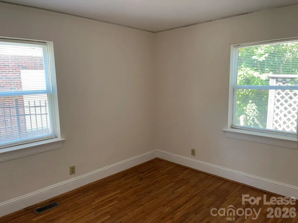 1308 Kings Drive S Charlotte NC 28207