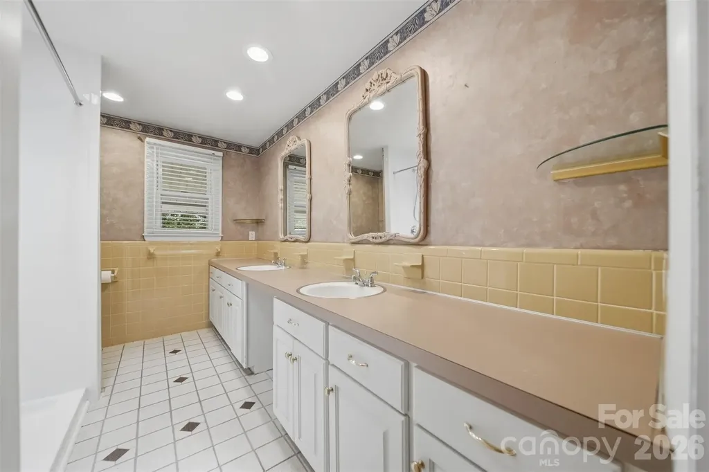 3233 26th Street NE Hickory NC 28601
