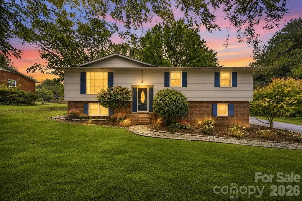 3233 26th Street NE Hickory NC 28601