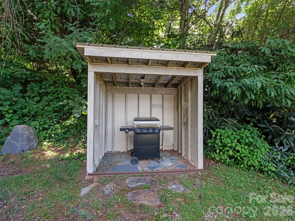 51 Atari Road Waynesville NC 28786