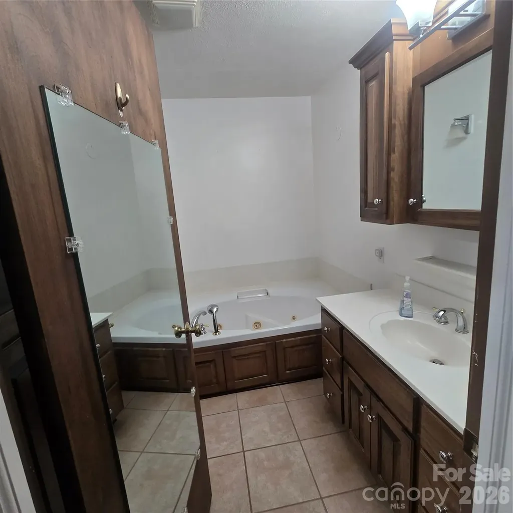 2734 Orchard Street Newton NC 28658