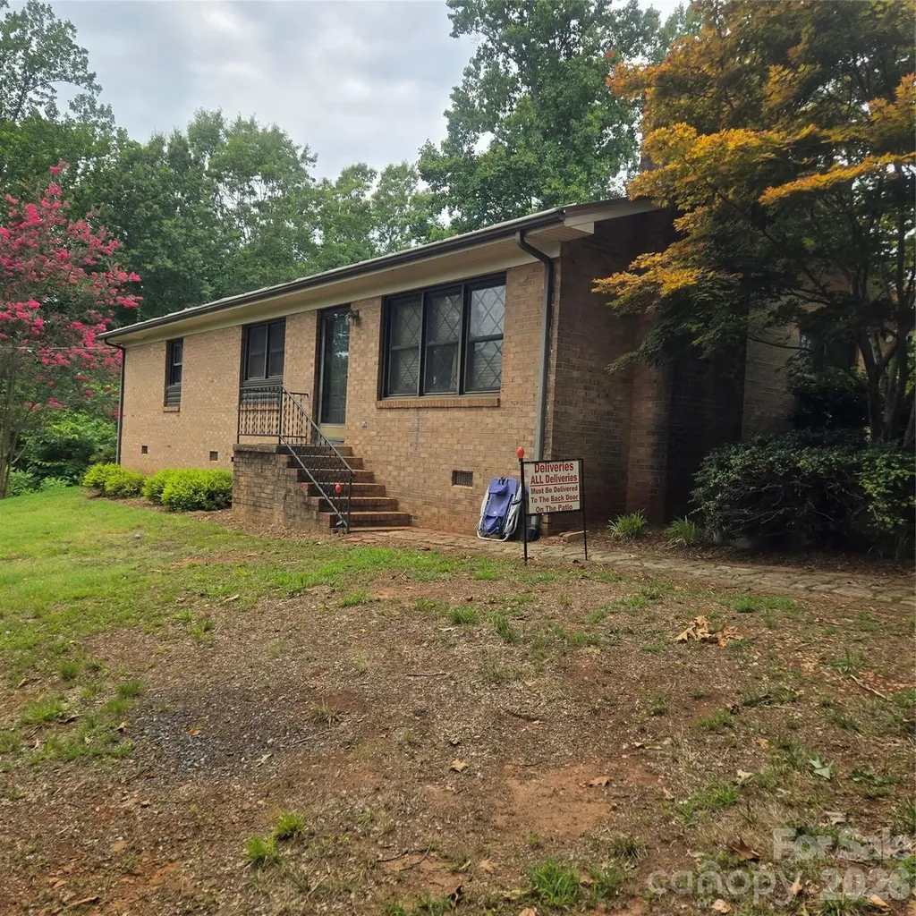 2734 Orchard Street Newton NC 28658