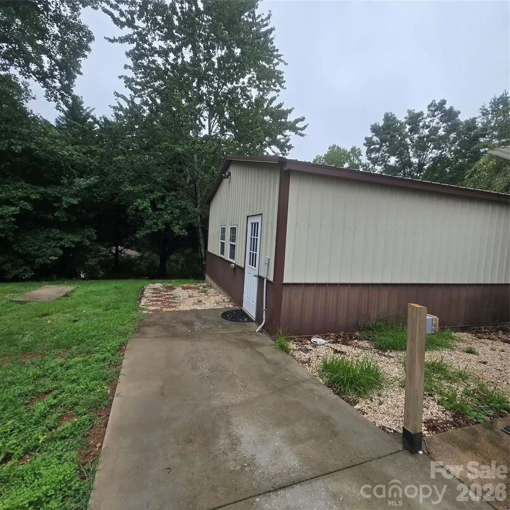2734 Orchard Street Newton NC 28658