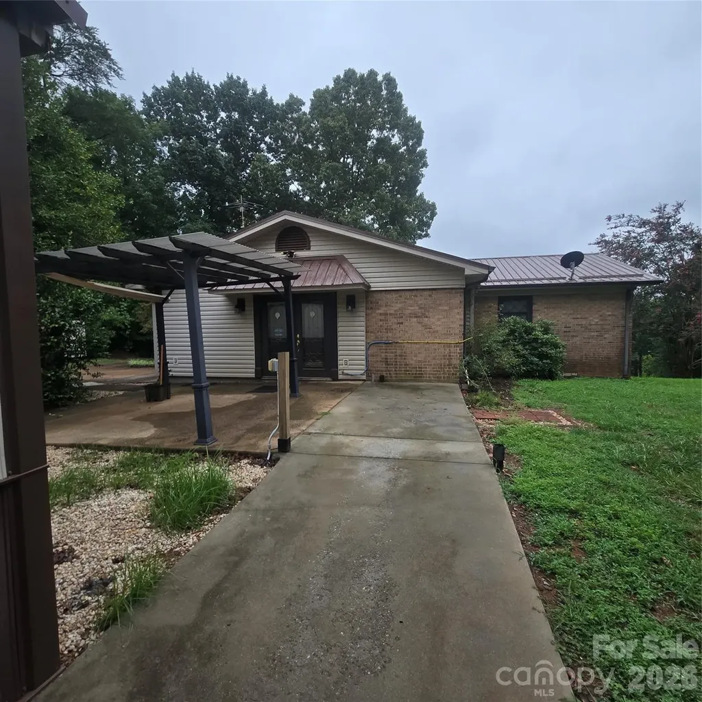 2734 Orchard Street Newton NC 28658