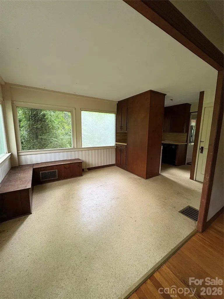 912 Halstead Boulevard Hendersonville NC 28791