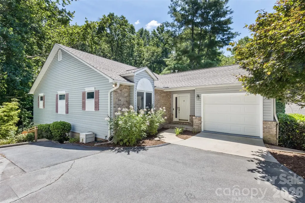 100 Titleist Way Hendersonville NC 28739