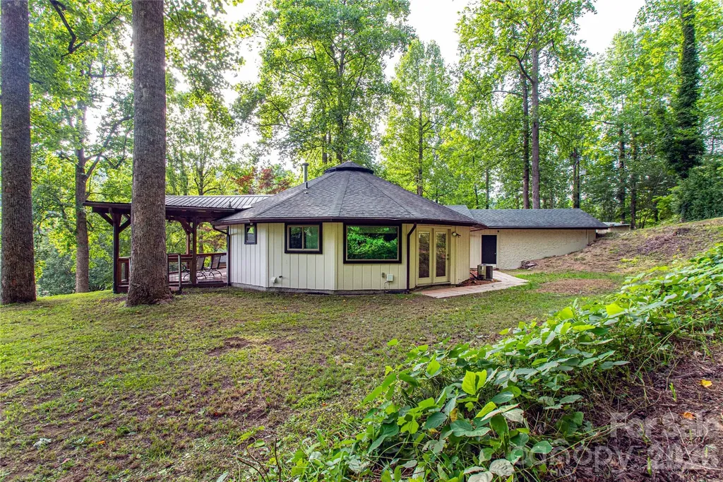 150 Freeman Knolls Drive Hendersonville NC 28792