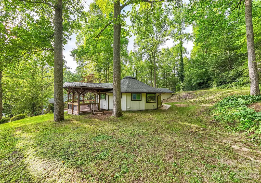 150 Freeman Knolls Drive Hendersonville NC 28792