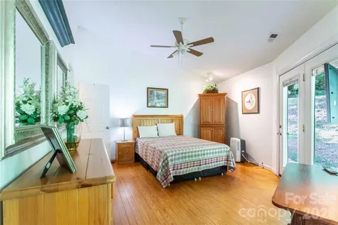 150 Freeman Knolls Drive Hendersonville NC 28792