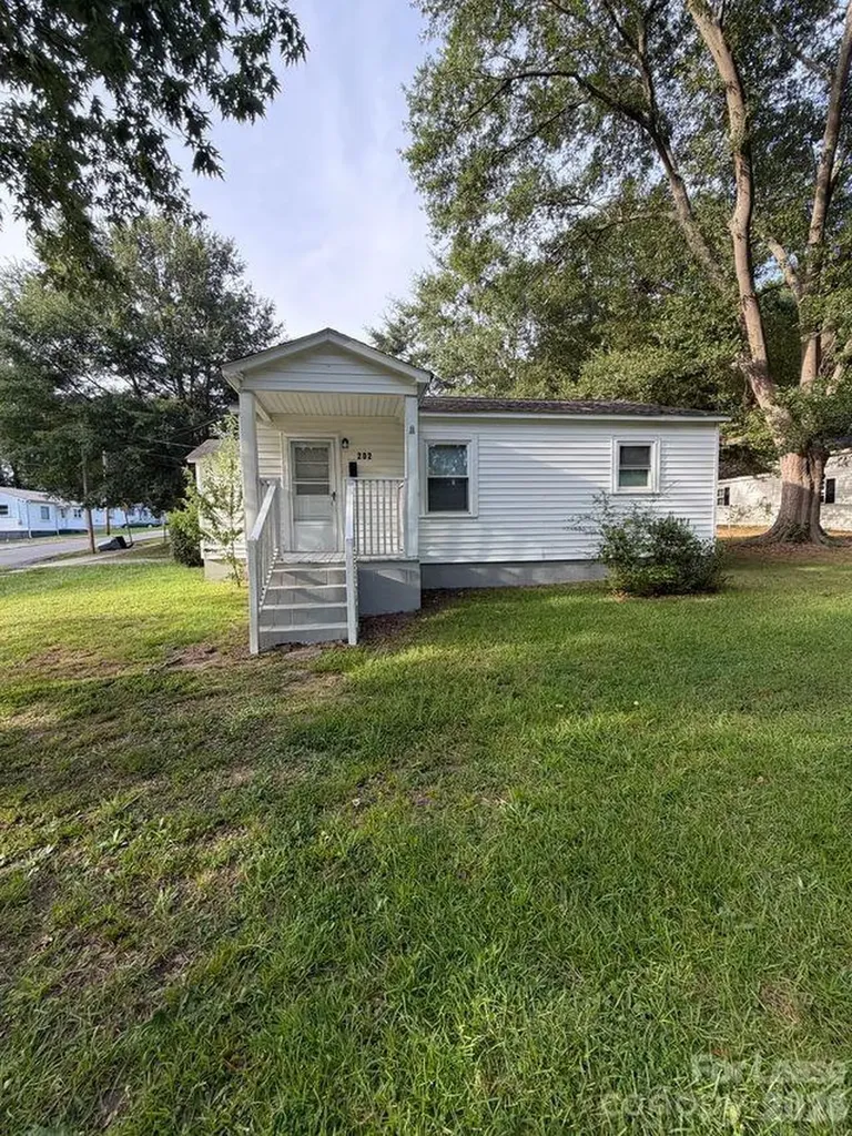 202 E Jenkins Street Dallas NC 28034
