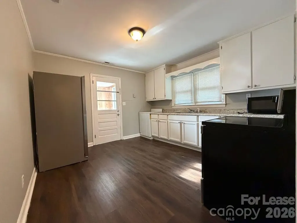 202 E Jenkins Street Dallas NC 28034