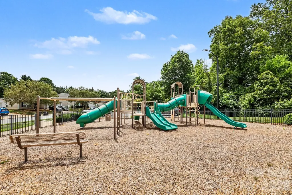 4562 Westhill Place Kernersville NC 27284