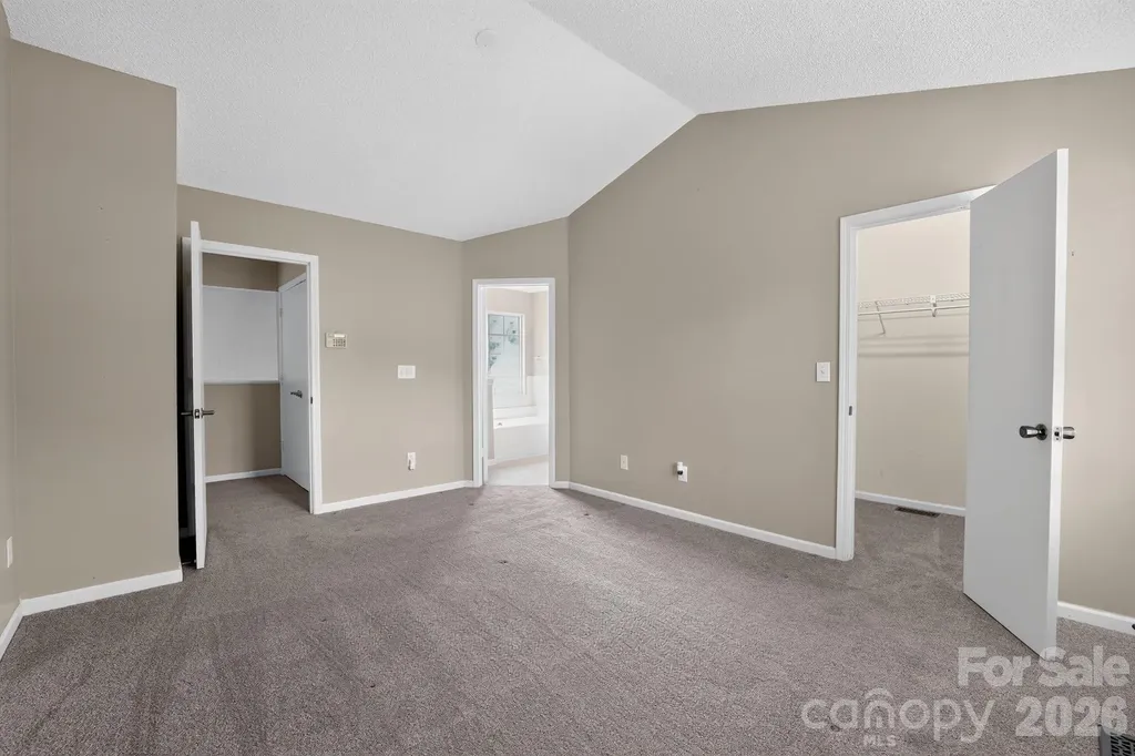8220 Upsall Court Charlotte NC 28215