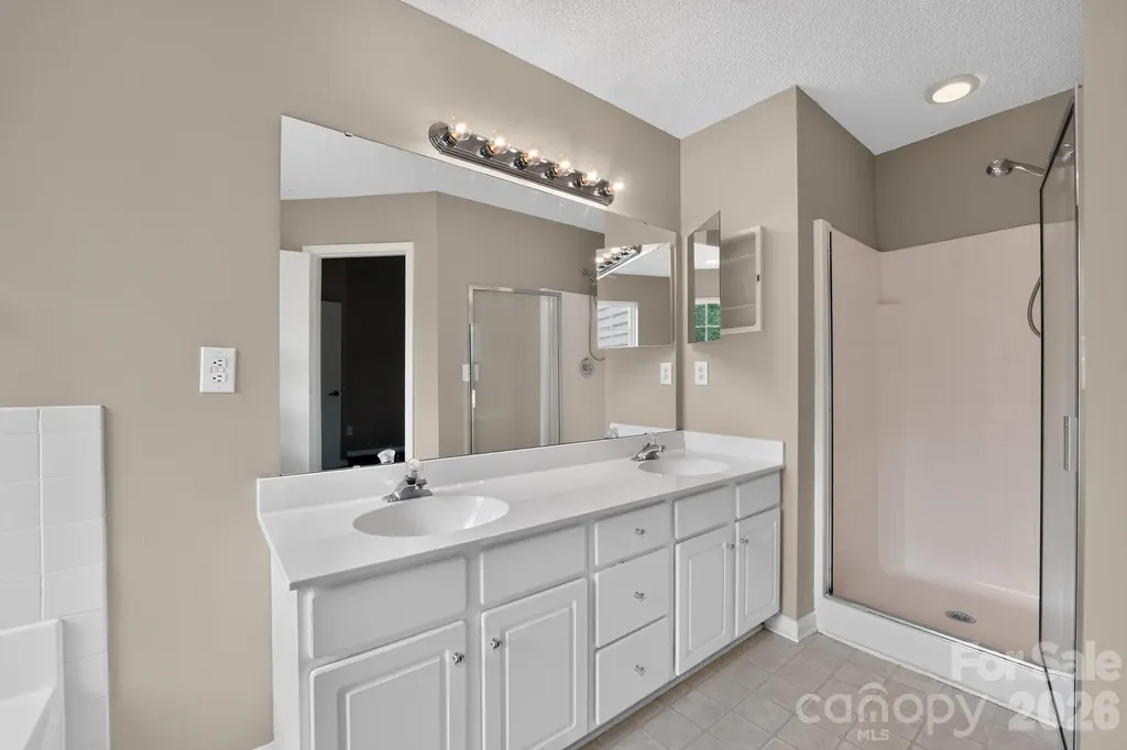 8220 Upsall Court Charlotte NC 28215