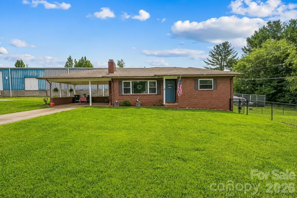 691 Central Street Hudson NC 28638