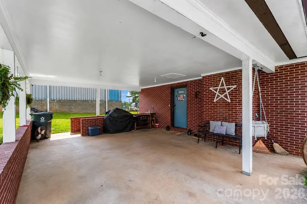 691 Central Street Hudson NC 28638