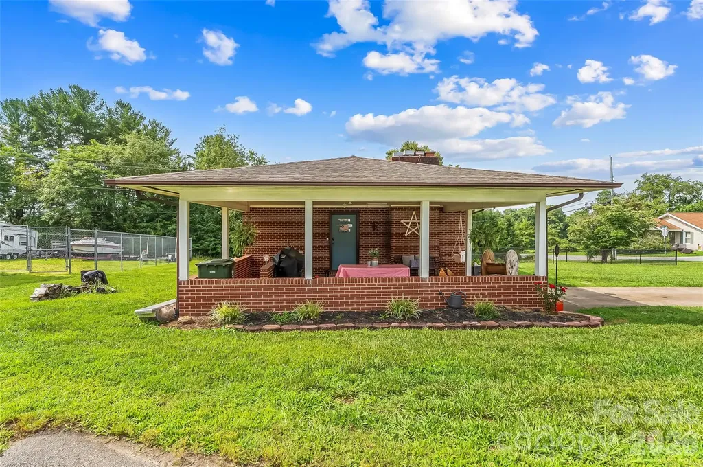 691 Central Street Hudson NC 28638