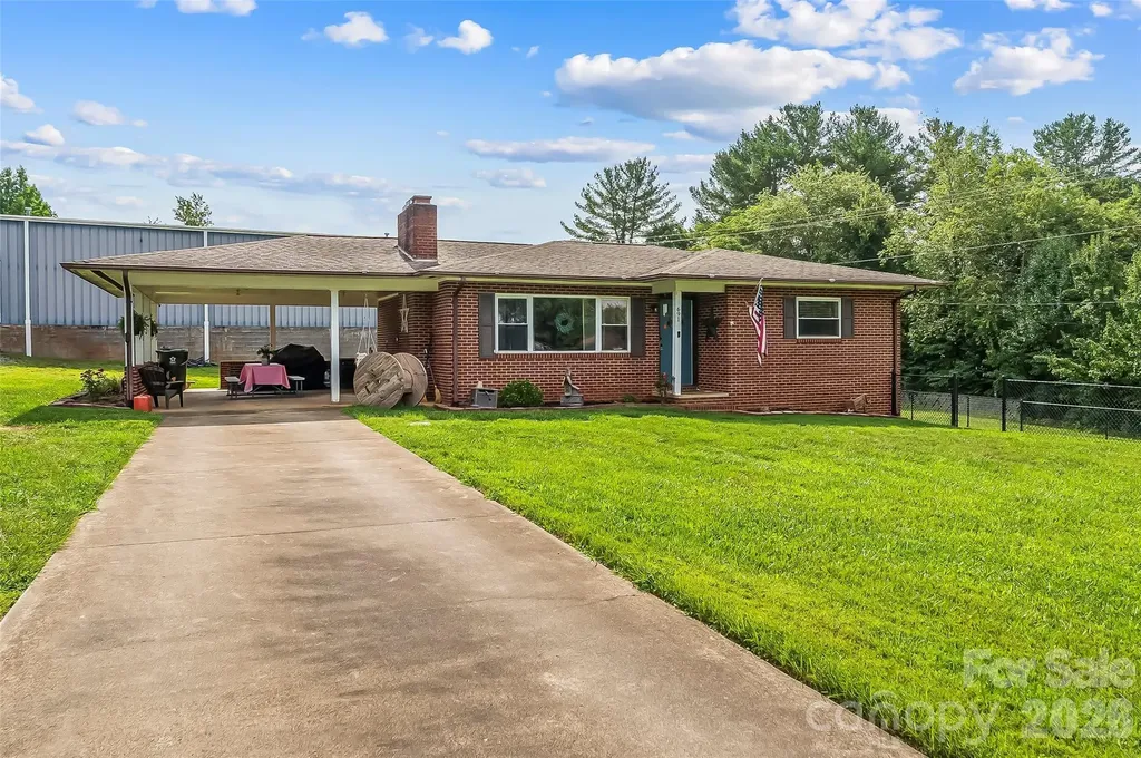 691 Central Street Hudson NC 28638