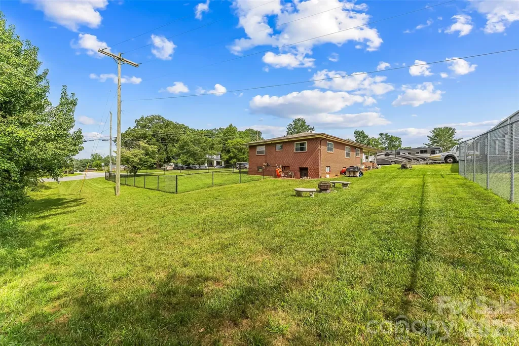 691 Central Street Hudson NC 28638