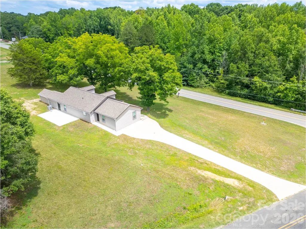 2136 W Nc 150 Highway Lincolnton NC 28092