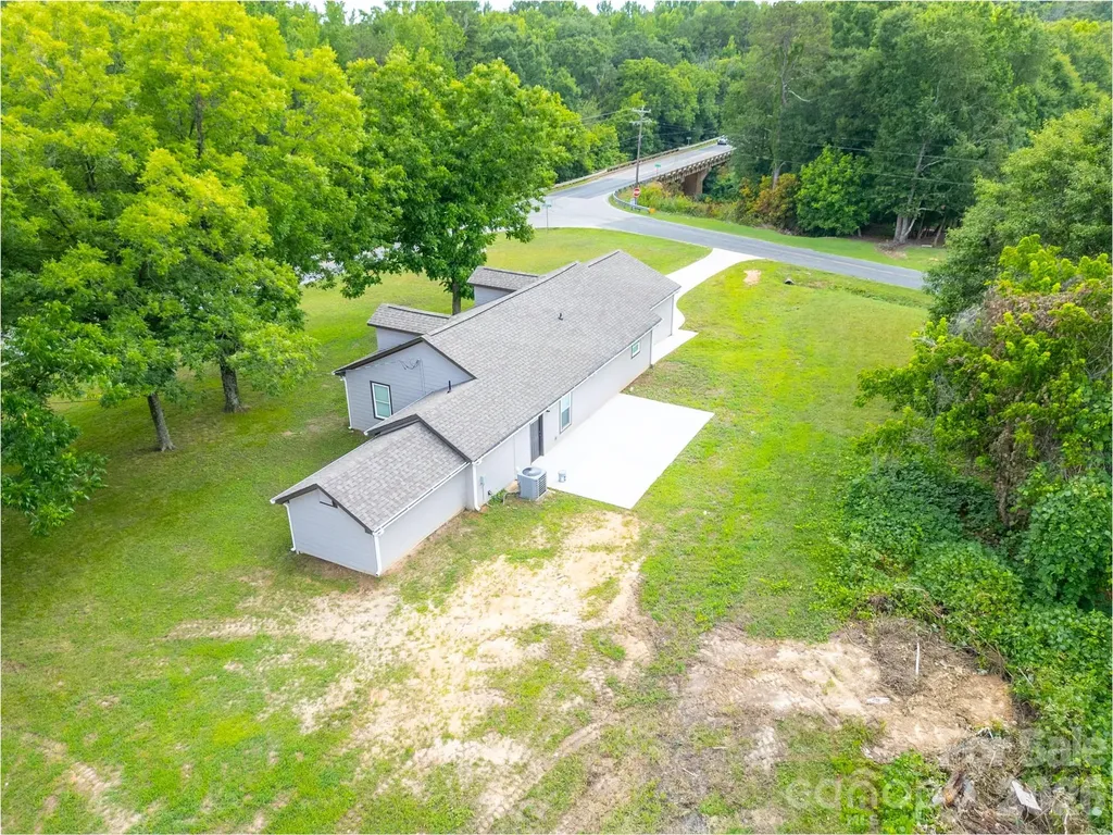 2136 W Nc 150 Highway Lincolnton NC 28092