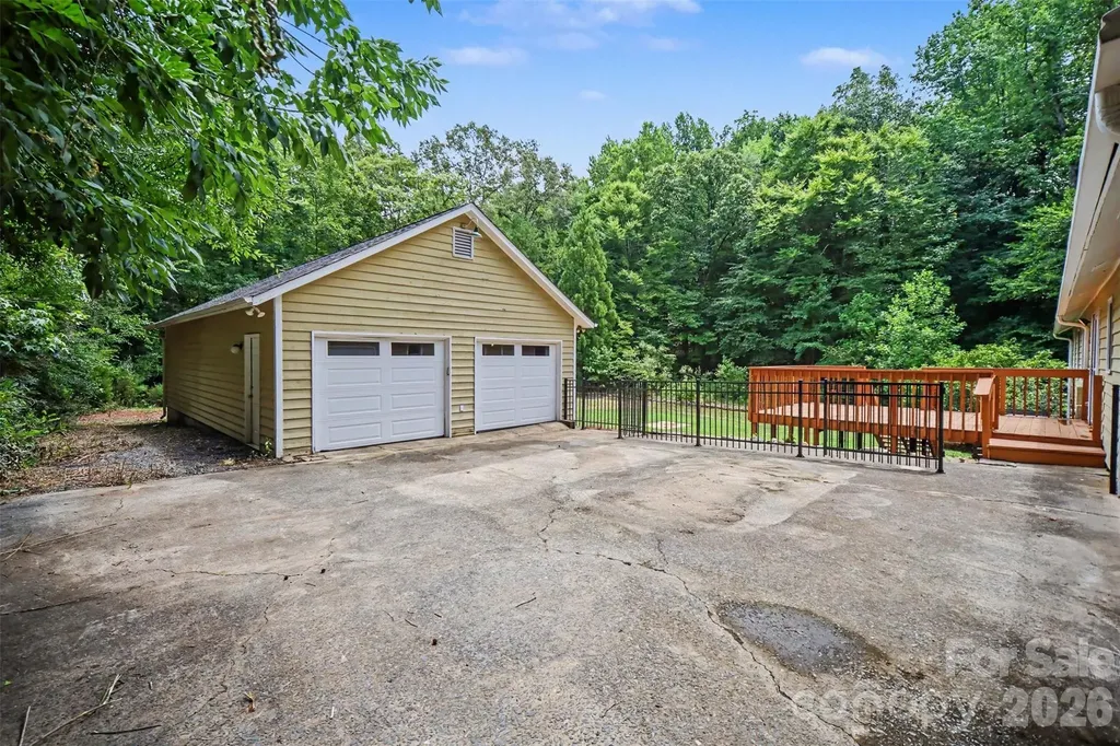 519 Raintree Drive Matthews NC 28104