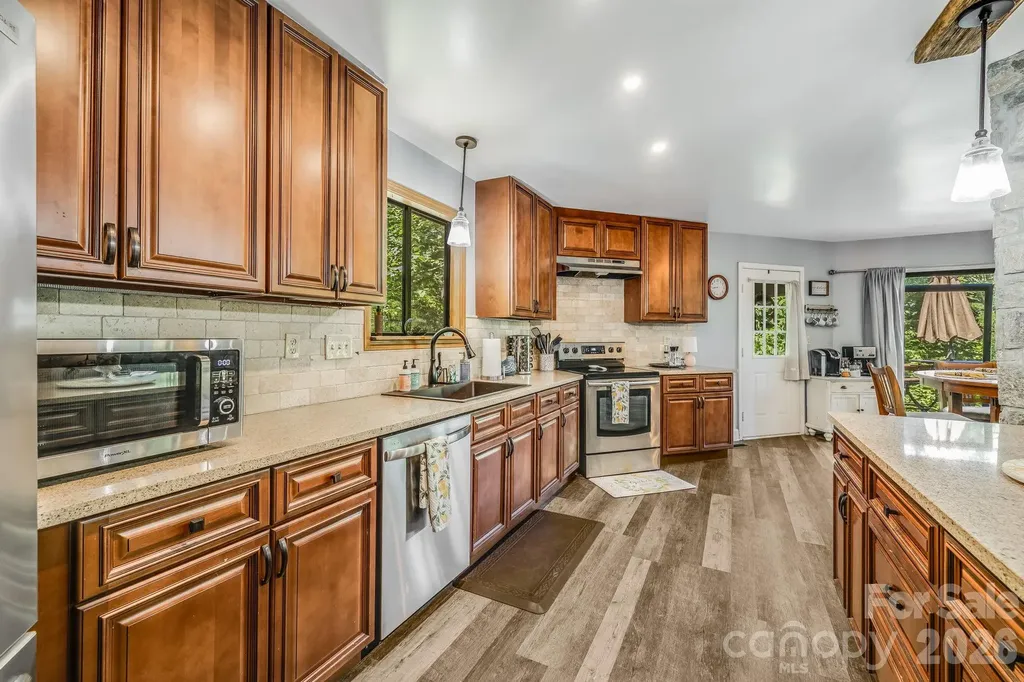 169 Viking Trail Hendersonville NC 28739