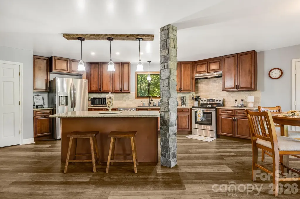 169 Viking Trail Hendersonville NC 28739