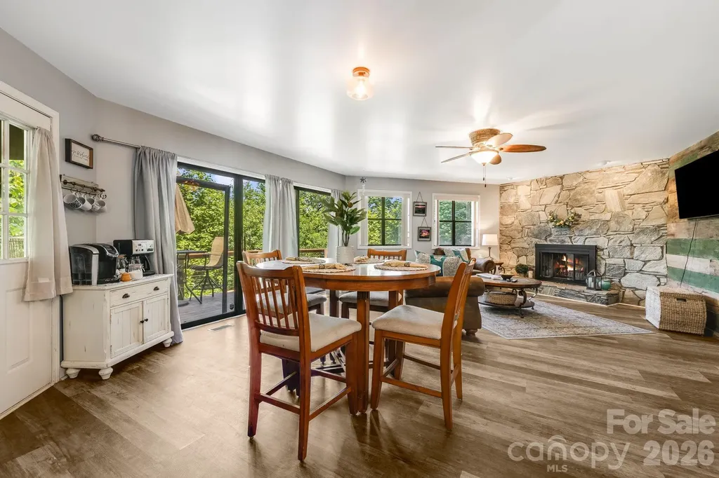 169 Viking Trail Hendersonville NC 28739