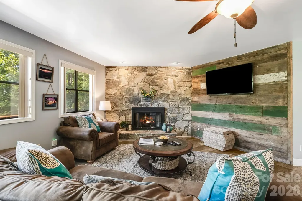 169 Viking Trail Hendersonville NC 28739