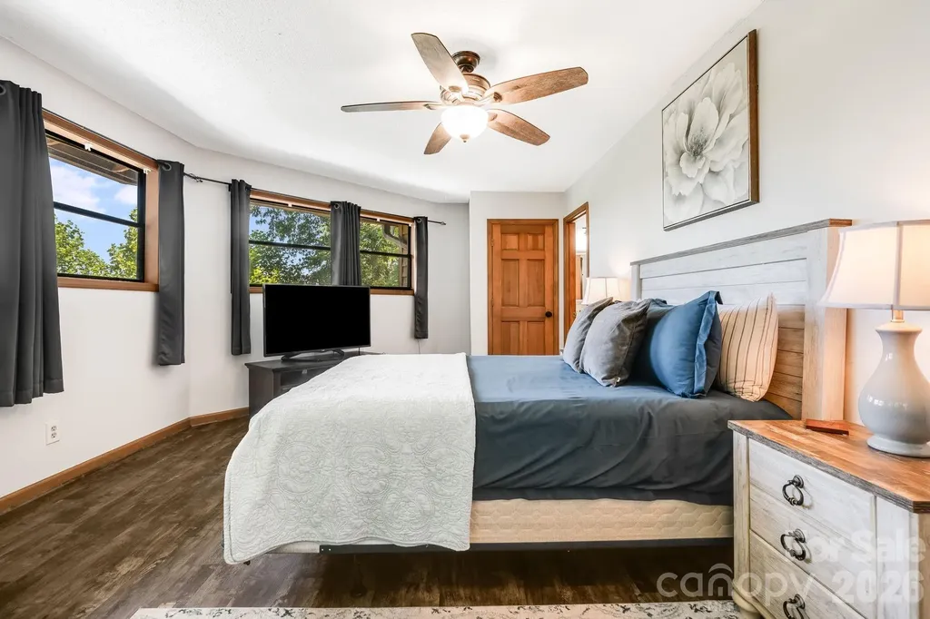 169 Viking Trail Hendersonville NC 28739