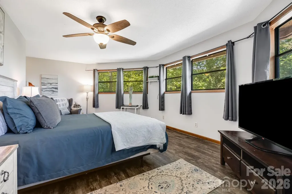 169 Viking Trail Hendersonville NC 28739