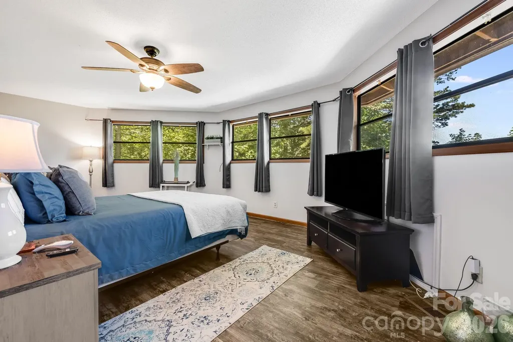 169 Viking Trail Hendersonville NC 28739