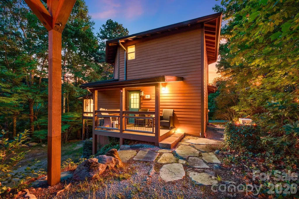 169 Viking Trail Hendersonville NC 28739
