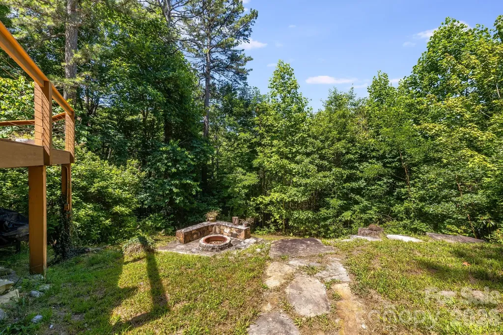169 Viking Trail Hendersonville NC 28739