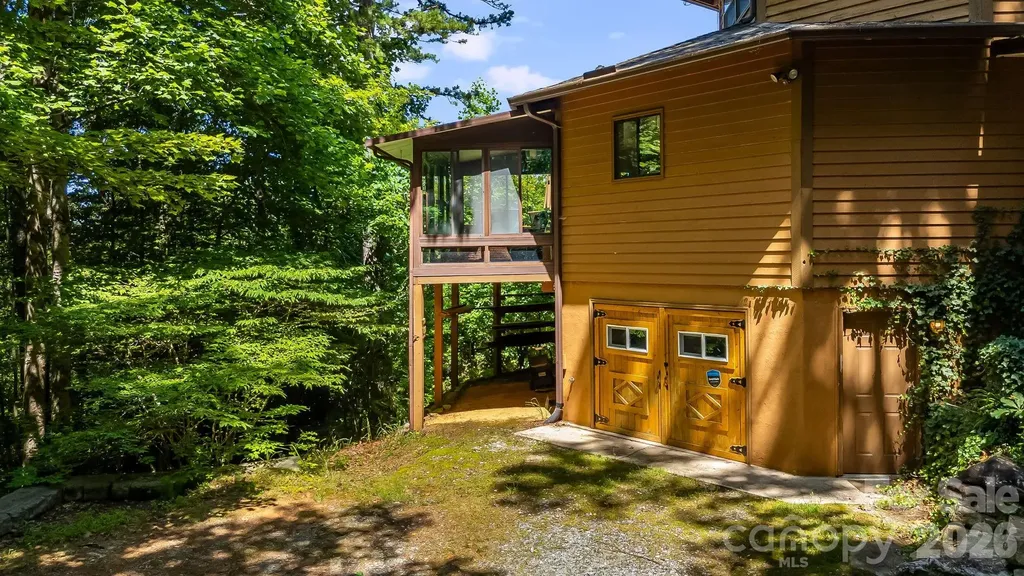 169 Viking Trail Hendersonville NC 28739