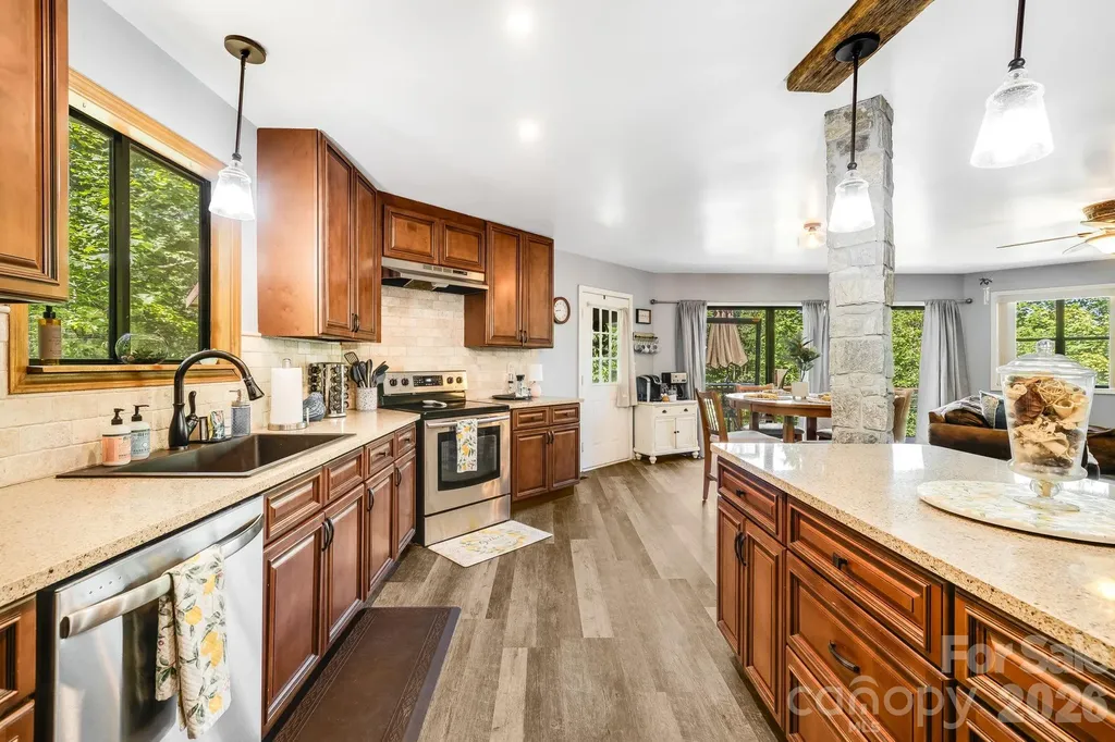 169 Viking Trail Hendersonville NC 28739