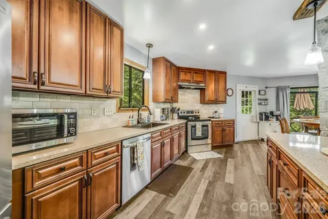 169 Viking Trail Hendersonville NC 28739